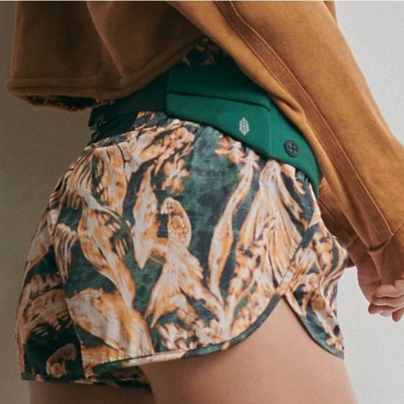 New Free People The Way Home Smocked Waist Running Athletic Shorts Floral Size S - Picture 3 of 9